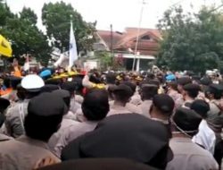 Tuntut Pembatalan Kenaikan BBM, ABSI lakukan Unjuk Rasa di Halaman DRD Kota Sukabumi