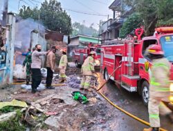 Sebuah Gudang Dilalap si Gajo Merah di Gunungguruh