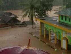 Banjir di Desa Pasirbaru Cisolok, Dua Rumah Hanyut dan Puluhan Lainnya Terendam