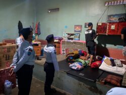 Nyatakan Perang Terhadap Narkoba dan Wujudkan Zero Halinar, Kalapas Warungkiara Pimpin Razia Blok Hunian