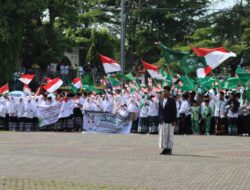 Kuatkan Perekonomian Santri, Wabup Sukabumi Bagikan Bibit Pohon Durian Pada Peringatan HSN 2022