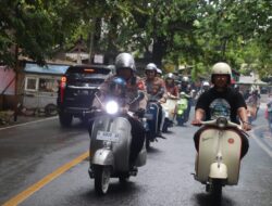 Kapolres Sukabumi Bagikan Sembako, Diantar Ratusan Motor dari Komunitas Vespa