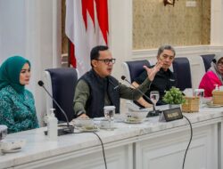 Pimpin Briefing Staf, Ini Arahan Wali Kota Bima Arya