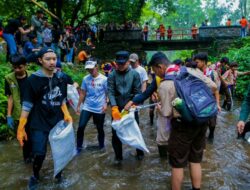 Wali Kota Bogor Bersama Relawan Bersihkan Sungai Ciliwung, Ajak Kurangi Sampah Plastik