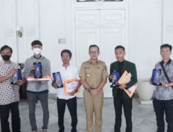 Pemenang Lomba Foto dan Video CGM BSF Terima Hadiah Dari Wali Kota Bogor
