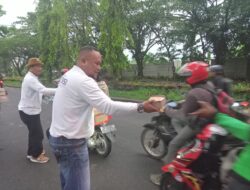 Meraih Berkah Bulan Ramadhan, SMSI Sukabumi Raya Berbagi Ratusan Takjil