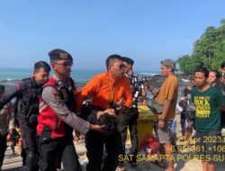 Nyaris Ditelan Ombak Pantai Karanghawu Cisolok Sukabumi, Seorang Wisatawan Masih Bisa Terselamatkan