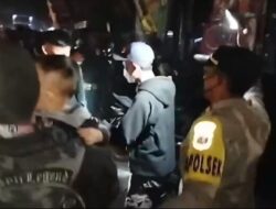 Kapolsek Nagrak Polres Sukabumi Selamatkan Balita di Tengah Kerumunan Penonton Konser