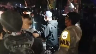 Kapolsek Nagrak Polres Sukabumi Selamatkan Balita di Tengah Kerumunan Penonton Konser