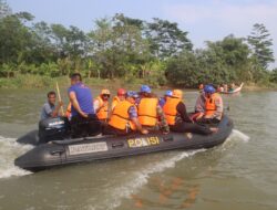 Tindak Lanjuti Pembersihan Sampah  di Pantai Loji Dan Cibutun, Bupati Sukabumi Pimpin Susur Sungai