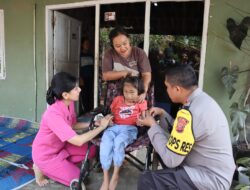 Tunjukkan Rasa Empati, Kapolres Sukabumi Kunjungi Anak yang Menderita Cerebral Palsy