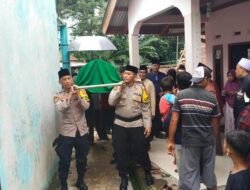 Polisi Antar Jenazah Korban Tragedi Truk Gas ke Pemakaman