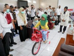 Serahkan Bantuan Asistensi Rehabilitasi Sosial, Mensos Kunjungi Sentra Phalamarta Cibadak Kabupaten Sukabumi