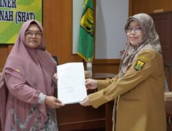 DKUKM Kabupaten Sukabumi Serahkan SHAT Kepada Pelaku UMKM