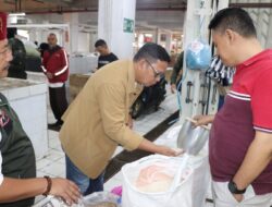 Pantau Ketersediaan dan Harga Sembako, Pj Wali Kota Sukabumi Datangi Pasar Pelita