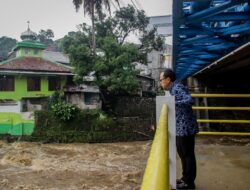 Wali Kota Bogor Cek Proses Normalisasi Saluran Air Menuju Jembatan Otista