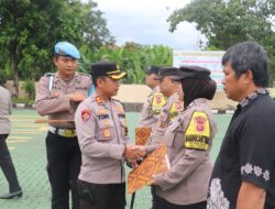 Berdedikasi dalam Penanggulangan Bencana Tanah Longsor di Cibadak, Tiga Anggota Polisi dan Ketua RW Dapat Penghargaan Kapolres Sukabumi