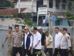 Sekda Kab Sukabumi Tinjau Lokasi Terdampak Banjir Rob di Palabuhanratu
