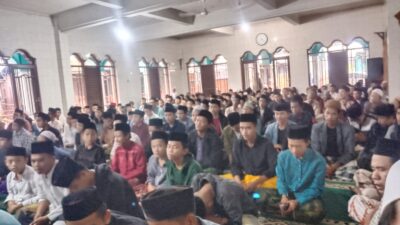 Ratusan Jemaah Mengikuti Haul Akbar H. Mu’thi Bin H. Umar di Pondok Pesantren Assalafiyah Babakan Tipar