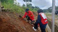 Peringati Hari OTDA dan Hari Bumi, PMI Kab Sukabumi dan Komunitas Sepatu Ceko Tanam Ratusan Pohon