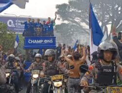 Parade Persib Juara, Bobotoh Expresikan Kebahagiaan Birukan Kota Bandung