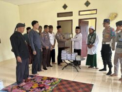 Bhakti Sosial HUT Bhayangkara, Polsek Cilograng Serahkan Puluhan Alquran Untuk Pesantren
