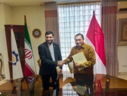 Ketum SMSI Firdaus Tandatangani MoU Bersama Konselor Kebudayaan Iran Ebrahimi