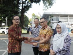 Pj Wali Kota Bogor Serahkan SK Purna Bhakti Elia Buntang dan Pemilihan ASN Terbaik pada Apel Pagi