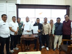 Pj Wali Kota Bogor Hadiri Serah Terima Sebagian Hak-hak 39 Eks Karyawan PDJT, Ini Pesannya