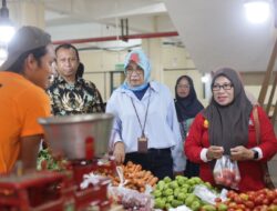 Sekda Kota Bogor Belanja bersama di Pasar Jambu Dua, Ajak Masyarakat Cintai Pasar Tradisional