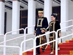 Pimpin Upacara di IKN, Presiden Jokowi Kenakan Baju Adat Kustim