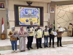 Disiplin Bayar Pajak, Pedagang Mie dan Kopi Dapat Rizki Hadiah Umroh dari Bapeda