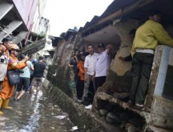 Pj. Gubernur Jawa Barat Tinjau Lokasi Terdampak Banjir di Kota Sukabumi