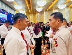 Sejumlah Personel Dit Reskrimsus Polda Jabar Dianugrahi Pin Emas