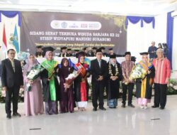 Wisuda STISIP Widyapuri Mandiri, Sekda Sukabumi Ingatkan Pentingnya Kualifikasi, Kompetansi, Perilaku dan Do’a Orang Tua
