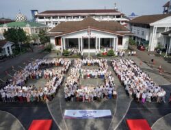Dukung Gernas BBI, Pemkot Bogor Berpartisipasi Pecahkan Rekor MURI Penggunaan Sarung Tenun Terbanyak