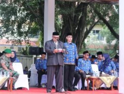Pemkab Sukabumi Gelar HUT Korpri dan PGRI, Bupati Sematkan Satyalancana Karya Satya