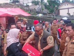 Bupati Sukabumi Tinjau Lokasi Bencana di Bantargadung dan Salurkan Bantuan