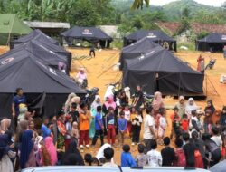 Pastikan Pengungsi Terkondisikan dengan Baik,  Bupati Tinjau Lokasi Terdampak Bencana di Purabaya