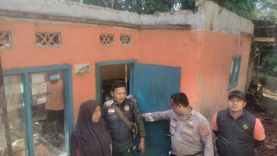 Akibat Intesitas Hujan Tinggi, Satu unit Rumah di Padaasih Cisaat Roboh
