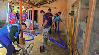 Warga Desa Terharu, PLN Hadir Membantu Pasca Banjir Bandang di Kabupaten Sukabumi