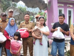 Wabup Sukabumi Serahkan Bantuan Kepada Warga Terdampak Banjir Bandang di Kelurahan Palabuhanratu