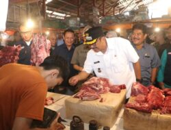 Pastikan Stok dan Harga Bahan Pokok Terkendali, Bupati Sukabumi  Monitoring ke Pasar Cisaat