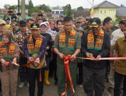 Kunjungan Kerja di Kabupaten Sukabumi, Letjen TNI Kunto Arief Wibowo Resmikan Nama Jalan dan Panen Raya Timun Organik