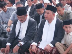 Bupati dan Wakil Bupati Sukabumi Laksanakan Shalat Idul Fitri 1446 H di Masjid Agung Palabuhanratu