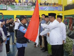 Bupati Sukabumi Lepas Calon Haji, Tekankan Pentingnya Luruskan Niat dan Menjaga Kesehatan