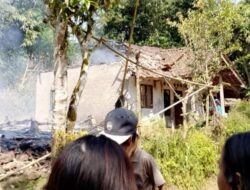 Dua Rumah Milik Lansia dan Anaknya di Desa Mangunjaya Bantargadung Ludes Terbakar