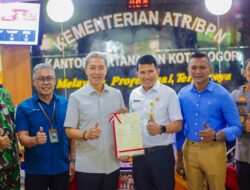Percepata Sertifikasi Aset Pemerintah, Kantor Pertanahan Serahkan Sertifikat Tanah Milik Pemkot Bogor