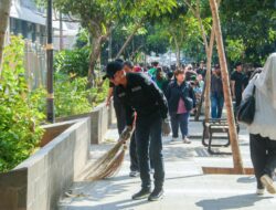 Sosialisasi UU Nomor 1 Tahun 2023, Wakil Wali Kota Bogor Bersama Puluhan Klien Badan Pemasyarakatan Bersihkan Alun-Alun