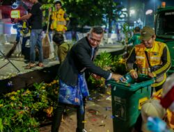 Usai Helaran Puncak HJB Wakil Wali Kota Bogor bersama DLH Langsung Bersihkan Sampah